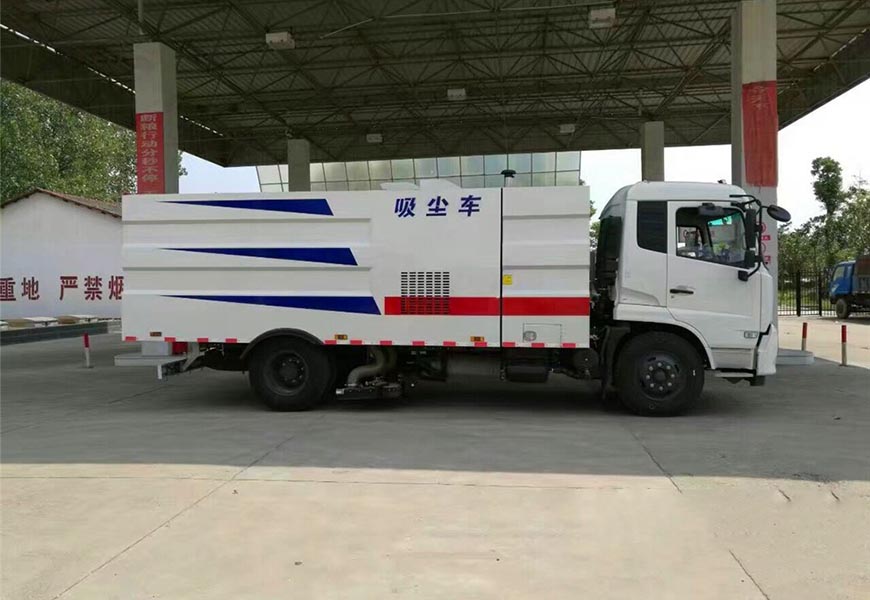 東風(fēng)天錦吸塵車(chē)