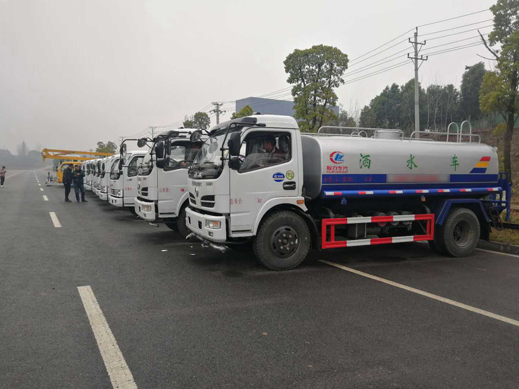 江西上饒高總訂購(gòu)程力10臺(tái)灑水車，1臺(tái)高空，1臺(tái)路面